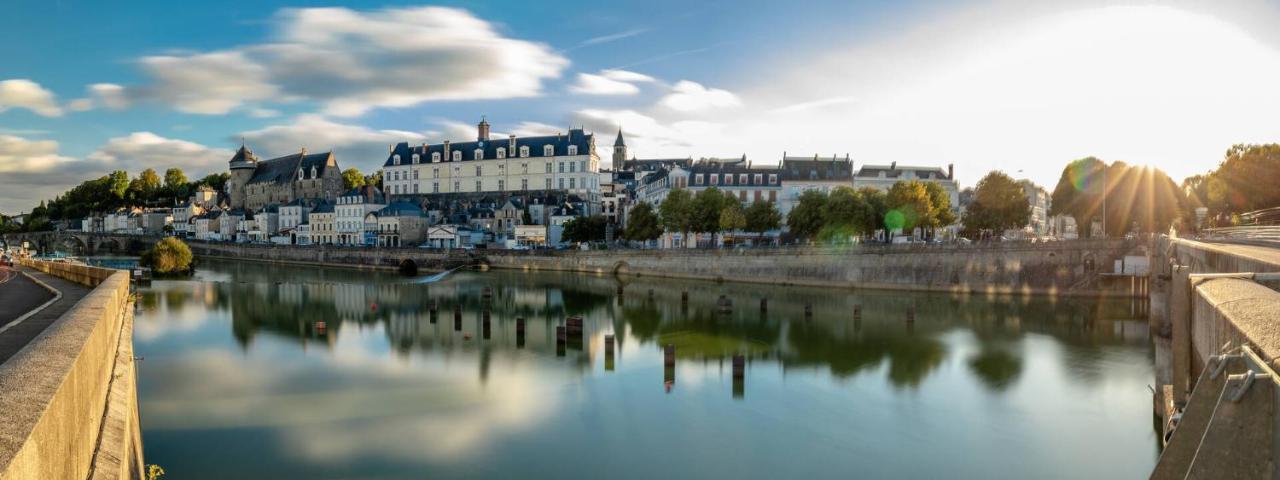 Au Coeur De Ville Laval  Exteriör bild